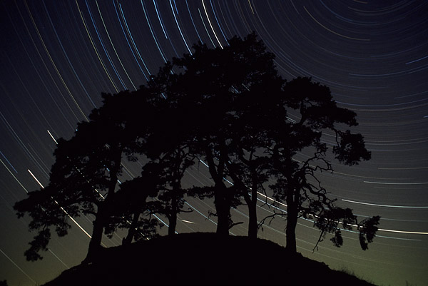 Sternenbahnen am H�gelgrab in Ankershagen - Mecklenburg-Vorpommern