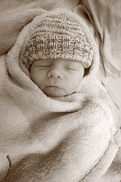 Neugeborenes Baby 16Stunden alt