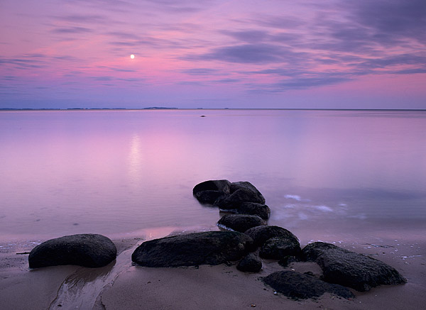 Die meisten Menschen schauen sich den Sonnenuntergang im Westen an, obwohl die schönsten Dämmerungsfarben meist auf der gegenüberliegenden Seite entstehen.